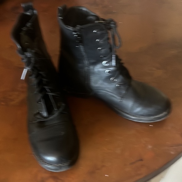 Fun booties with one inch heels - Picture 2 of 4